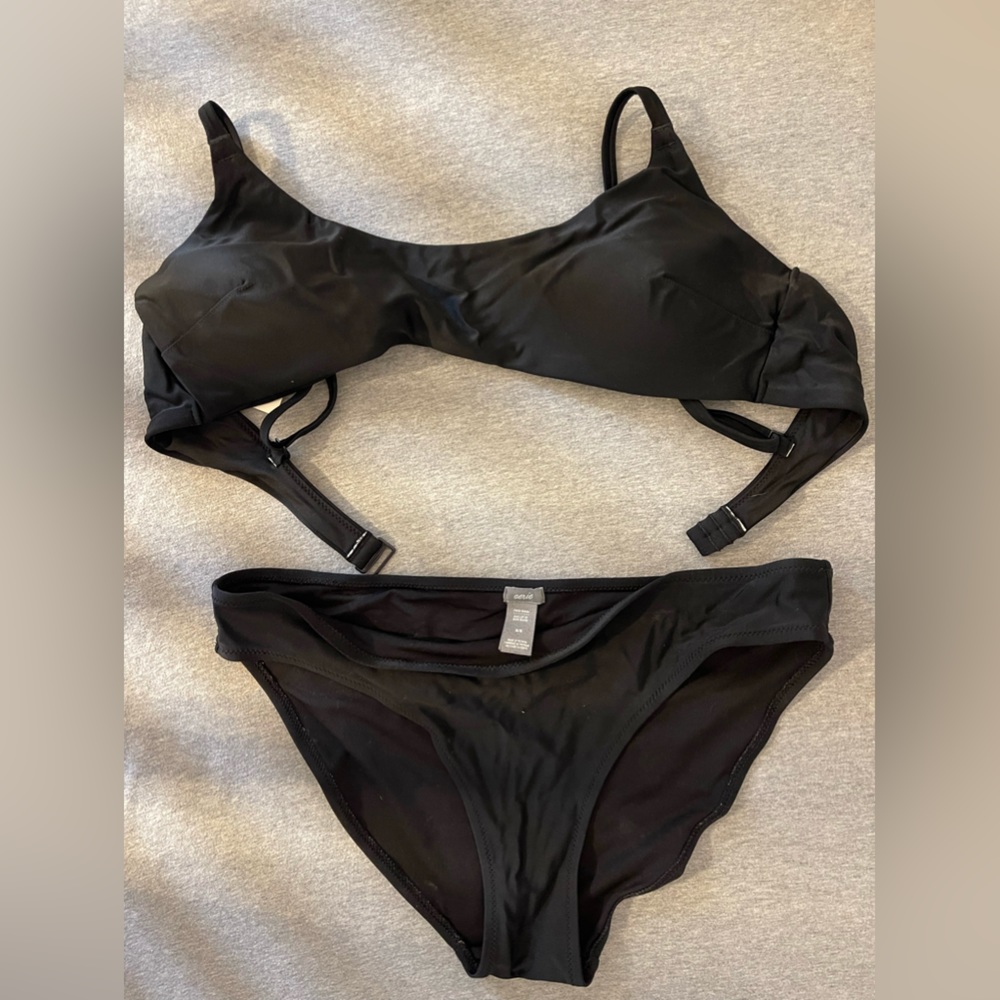 Black bikini